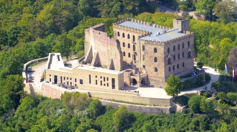 Достопримечательности Германии: Хамбахский замок