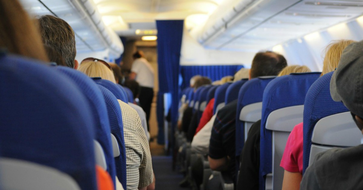 Должны ли вы доплачивать авиакомпании, чтобы сидеть рядом с ребенком