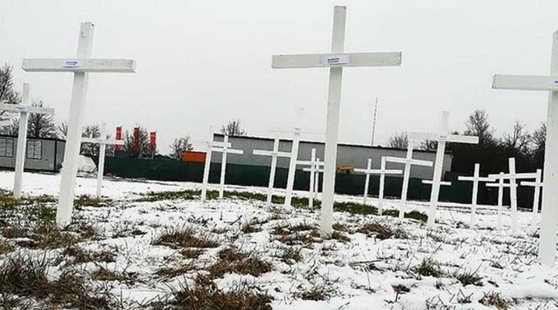 В Регенсбурге активисты установили кресты на месте будущей мечети