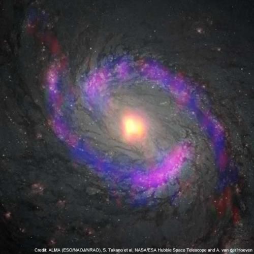 Телескоп ALMA обнаружил умеренную область вокруг сверхмассивной черной дыры