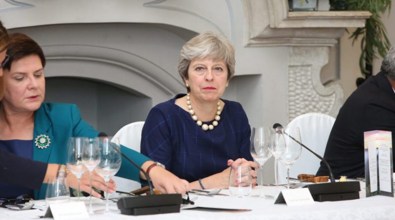 Тереза Мей вместе с другими министрами согласовывают "дорогу к Брексит"
