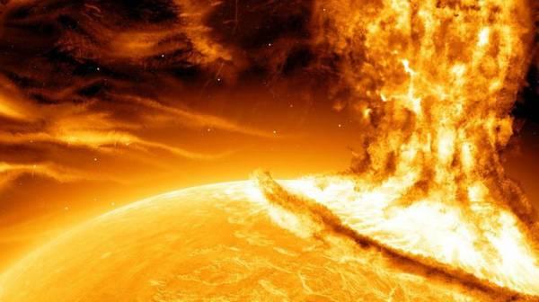 Взрывы на Солнце могут изменить его магнитное поле - Ученые