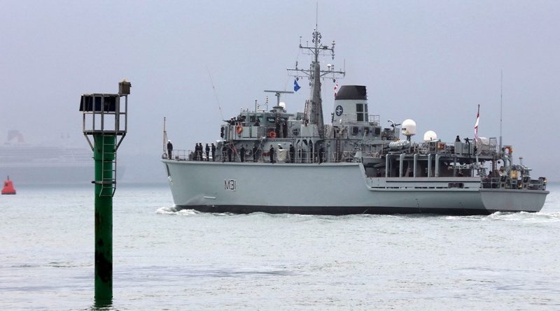Против российских субмарин Великобритания выставила минный тральщик из пластика