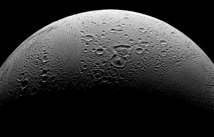 На спутнике Сатурна могли бы существовать простейшие земные микроорганизмы Групп