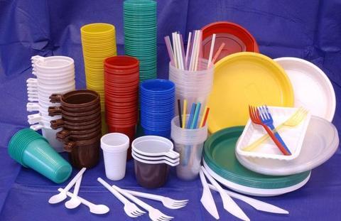 Вредители на кухне: Привычная посуда из тефлона и пластмассы опасна для человеческого здоровья и экологии