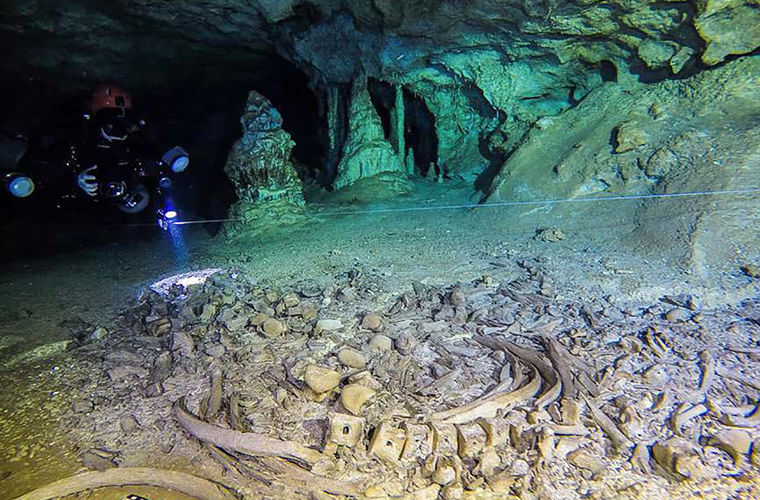 В гигантской подводной пещере в Мексике нашли скелет человека