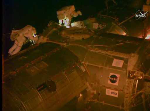 Астронавты МКС вышли в открытый космос для прокладки кабеля и смазки механизмов