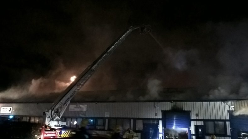 Пожар в промышленной зоне Лондона