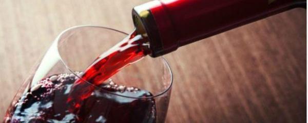 Ученые нашли в красном вине свойства для борьбы с болезнями десен