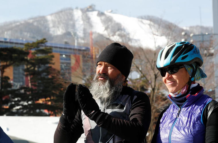 Пара проехала 17 000 км на велосипедах, чтобы увидеть сына на Олимпиаде