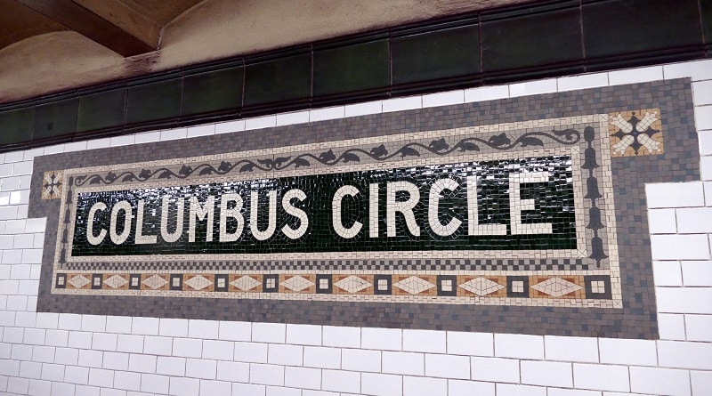 В метро Манхэттена толпа напала на бездомного