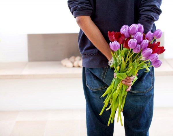 Гарвардский психолог Стивен Пинкер советует людям дарить пришельцам цветы