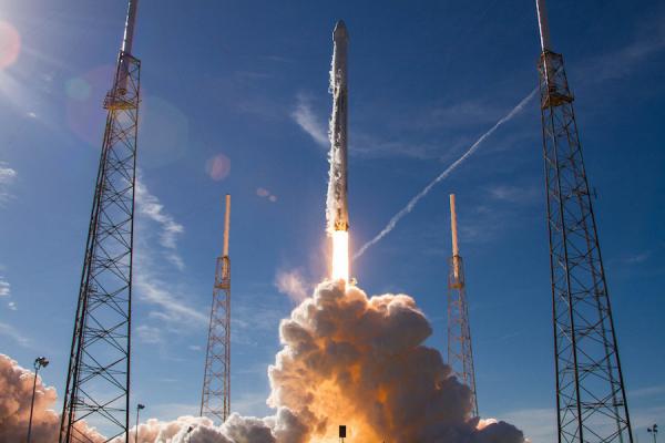 17 февраля SpaceX запустит два тестовых интернет-спутника