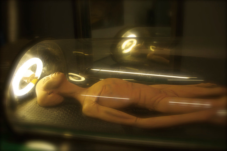 Загадка черных "саркофагов" с находящимися внутри таинственными телами 