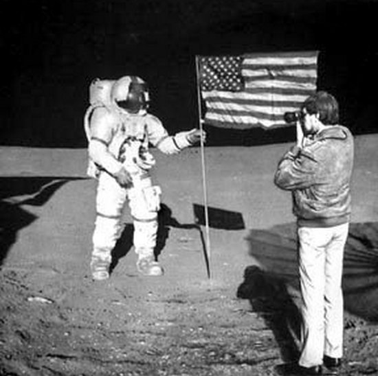США официально заявили, что возвращаются к лунной программе