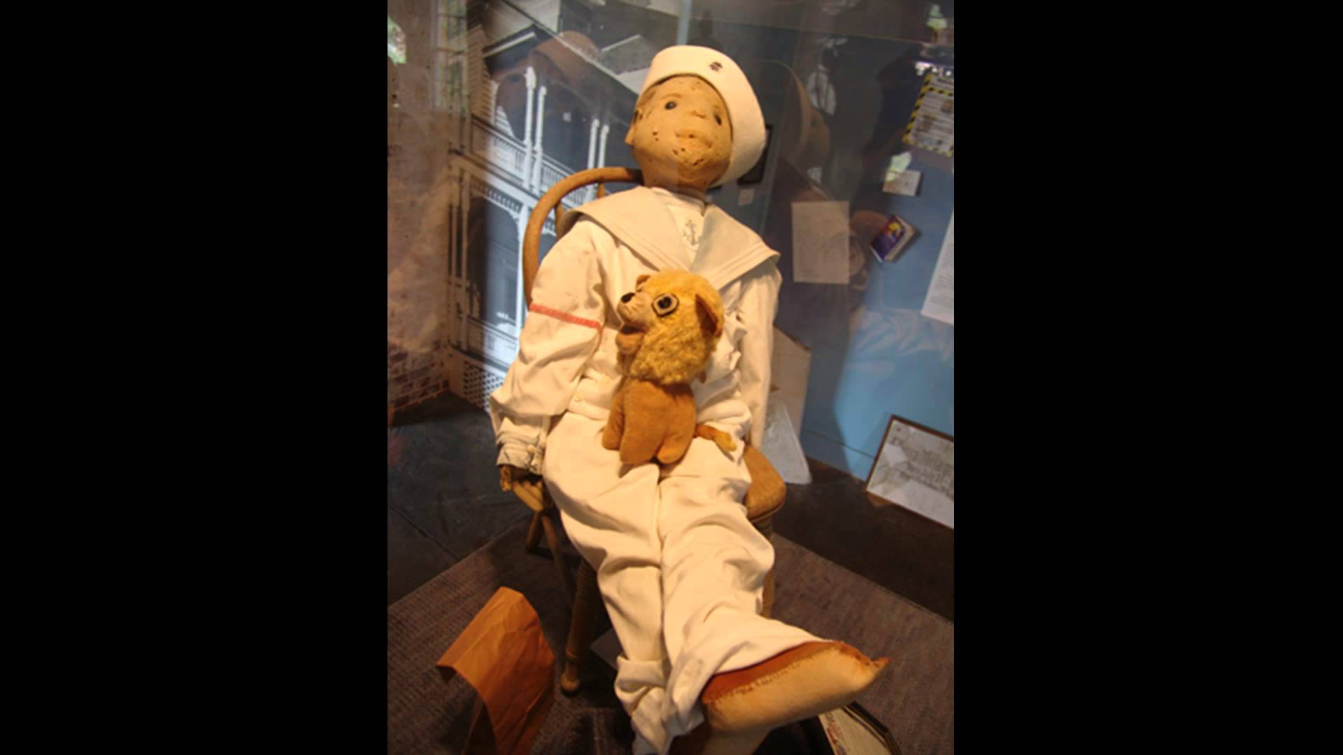 Кукла роберт в музее