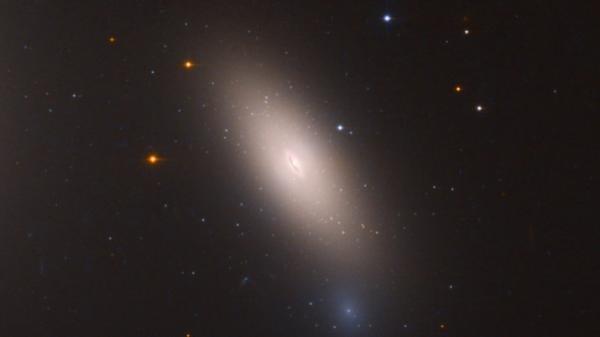 Телескоп Hubble обнаружил реликтовую галактику с "остановкой развития"