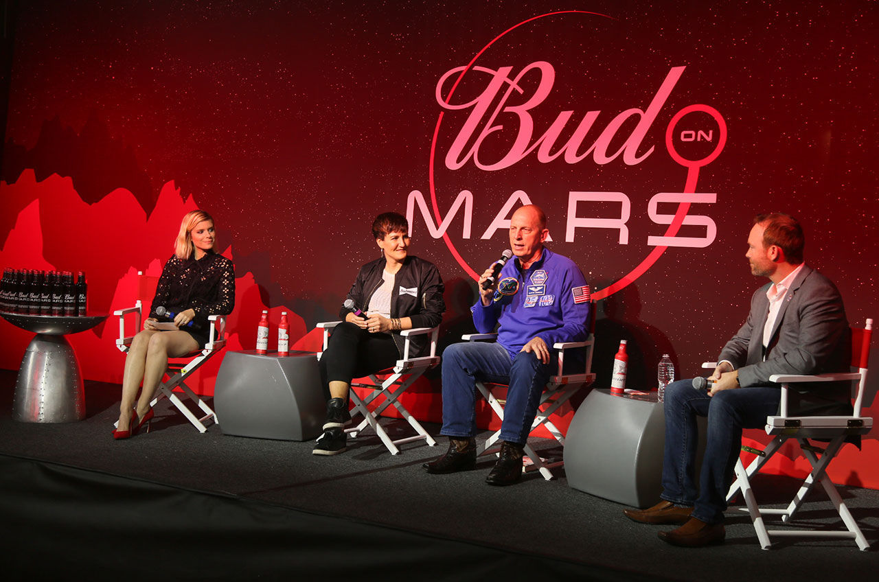 «Будвайзер» собирается стать первой маркой пива, сваренной на Марсе