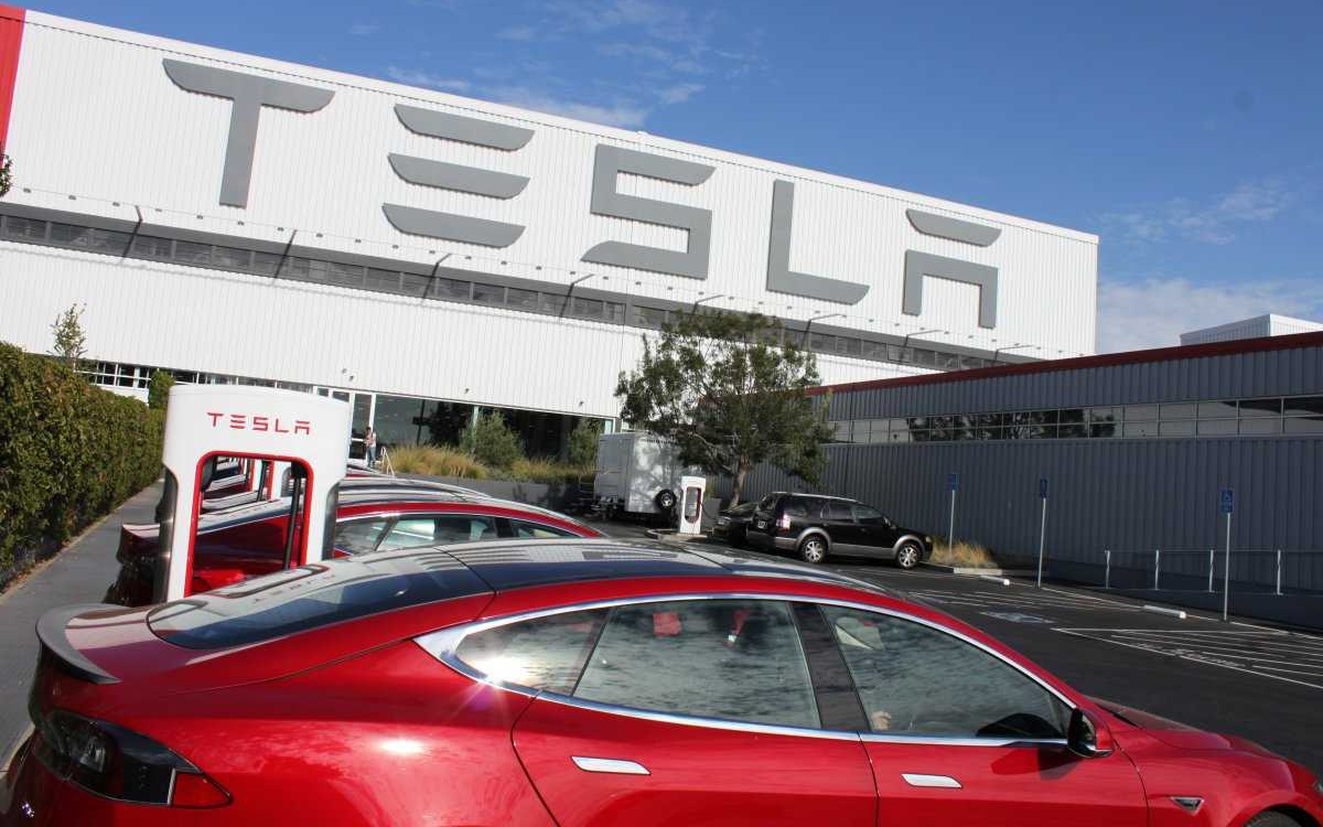 Завод компании Tesla оштрафовали за загрязнение окружающей среды
