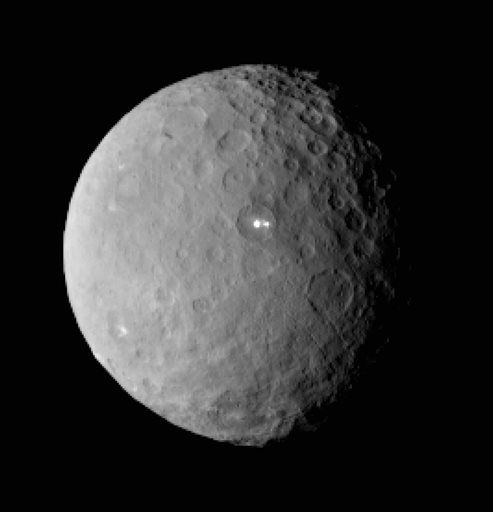 Привет, Церера! Космический аппарат НАСА впервые посетил карликовую планету