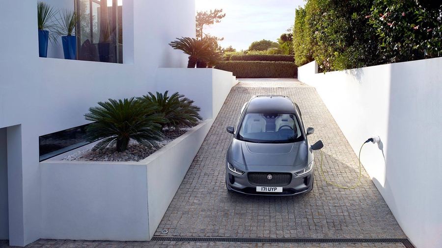Jaguar показал первый серийный электрокроссовер I-Pace