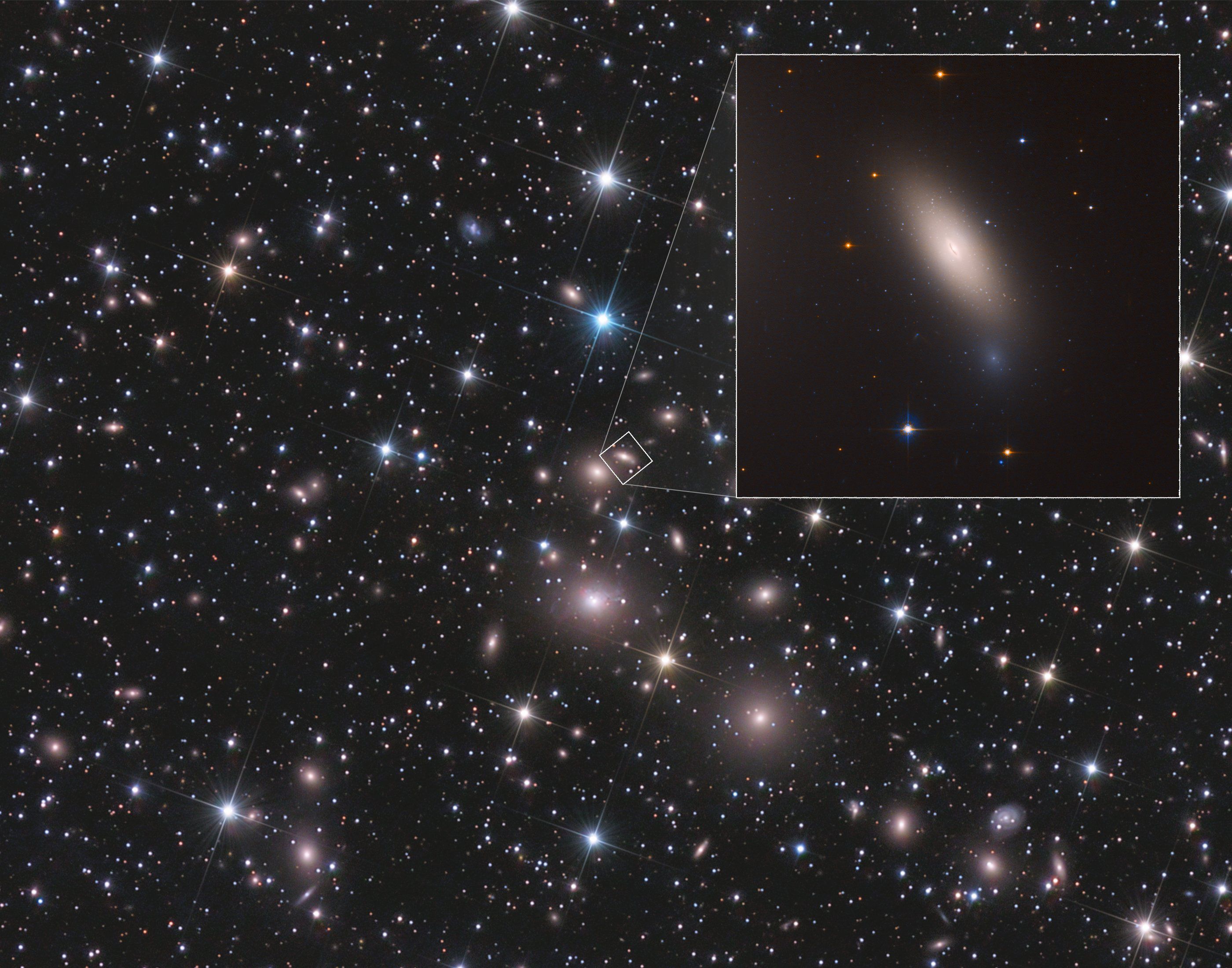«Хаббл» обнаруживает близлежащую древнюю галактику, остановившуюся в развитии