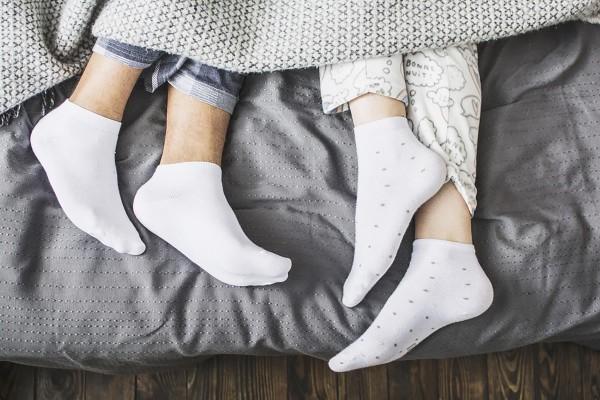 Сон в носках полезен для здоровья из-за нормализации температуры тела- Ученые