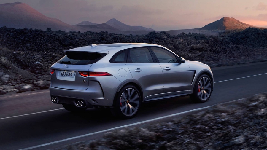 Нью-Йорк 2018: представлен «заряженный» кроссовер Jaguar F-Pace SVR