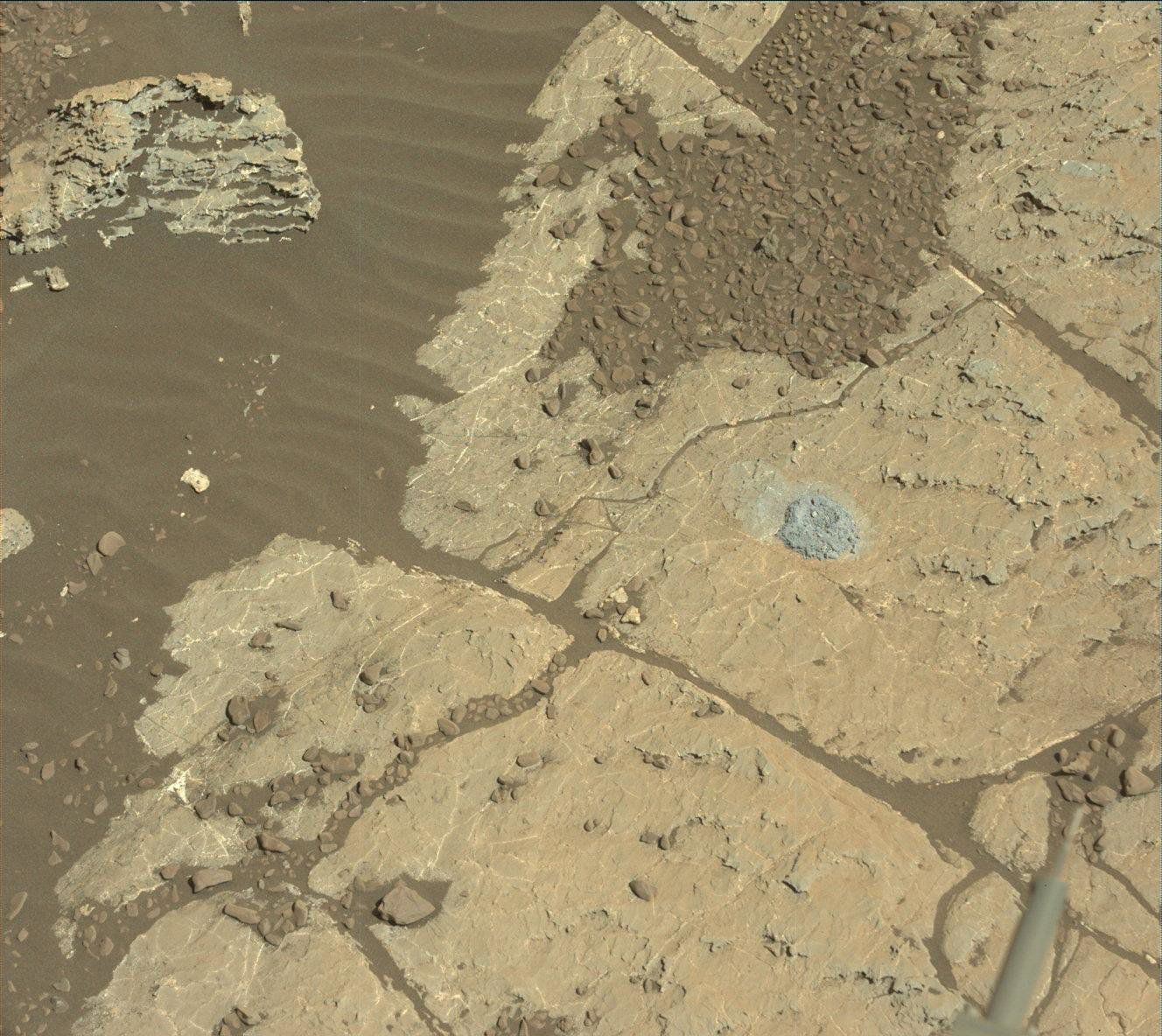 Ровер Curiosity испытывает новый метод сверления пород поверхности Марса