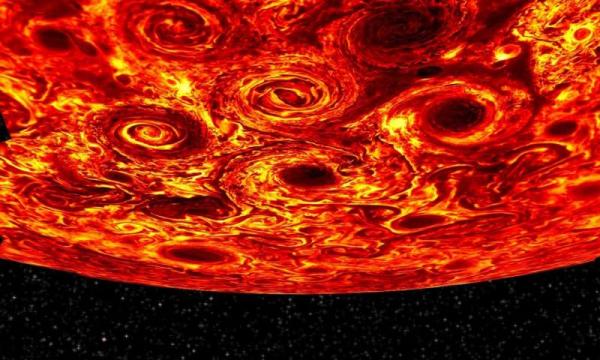 Зонд Juno NASA обнаружил скопления гигантских циклонов на полюсах Юпитера