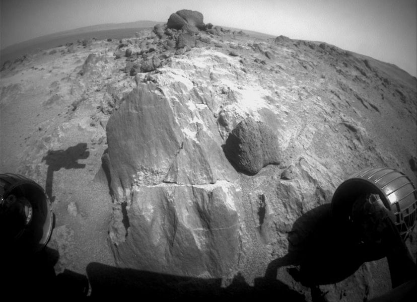 Марсоход-марафонец исследует необычные марсианские камни