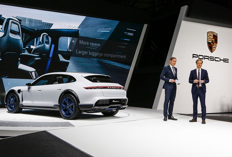Женева 2018: концепт 600-сильного электромобиля Porsche Mission E Cross Turismo
