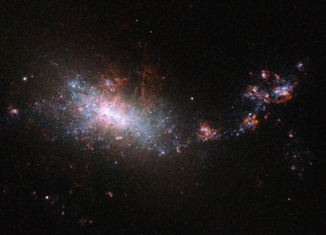 Галактики-спутники из темной материи запускают мощные вспышки звездообразования