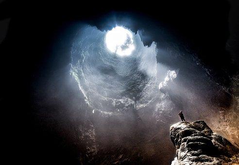 Ученые спустились в самую глубокую пещеру России для разгадки ее тайн