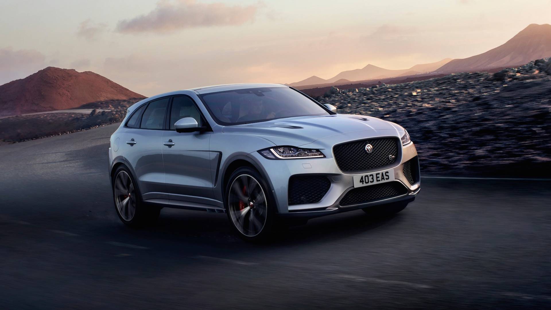 Нью-Йорк 2018: представлен «заряженный» кроссовер Jaguar F-Pace SVR