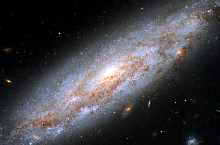 Хаббл сделал ошеломительные фотографии галактики NGC 3972
