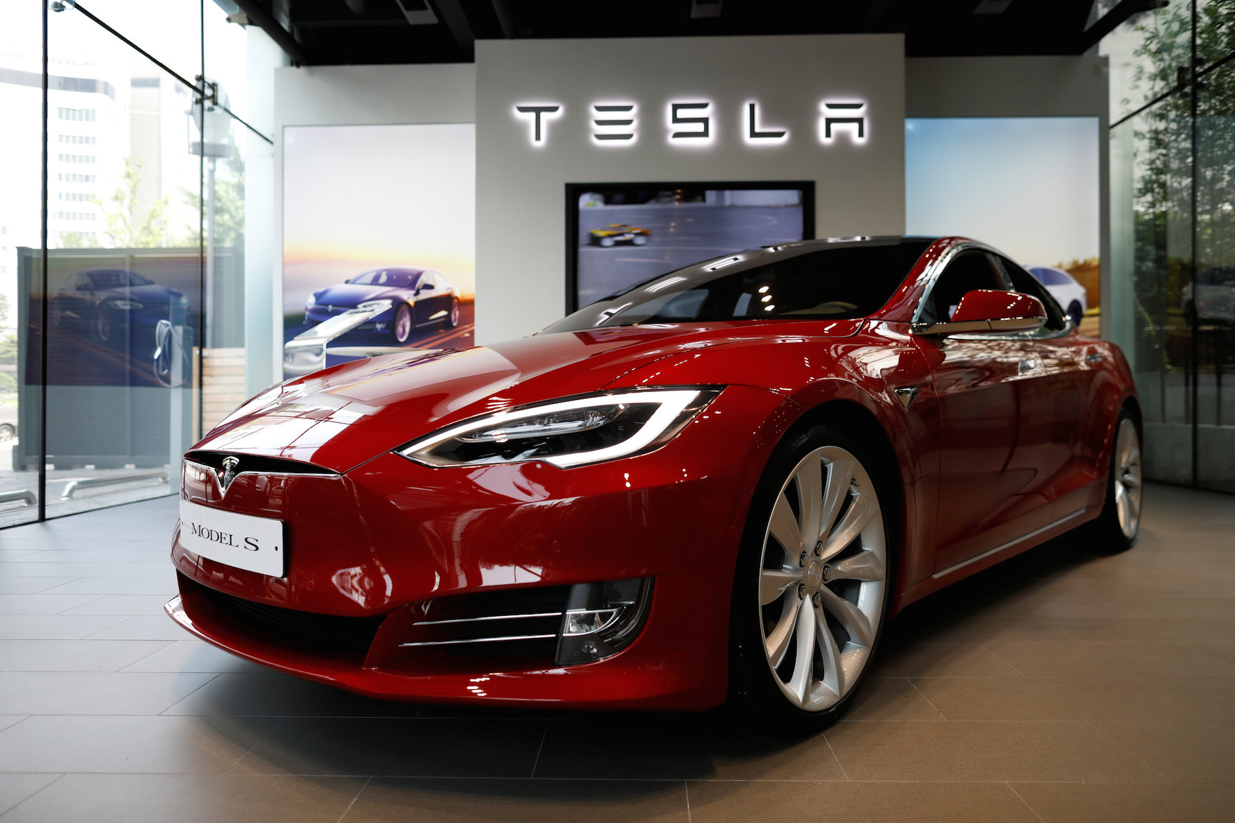 Электрокары Tesla Model S попали под отзыв 