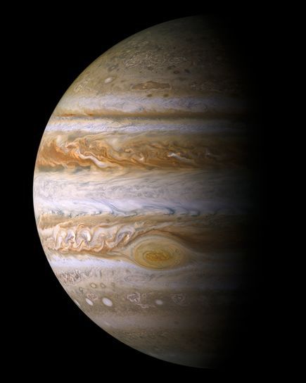 Солнечные бури запускают на Юпитере полярные сияния