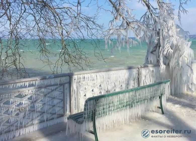Холодный мартовский ветер покрыл льдом побережье Женевского озера