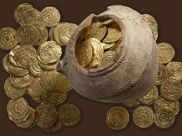 Японские ученые нашли самый большой денежный клад 15 века