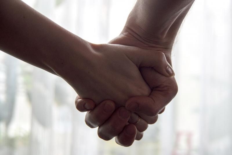 Учёные: Влюблённым важно держаться за руки
