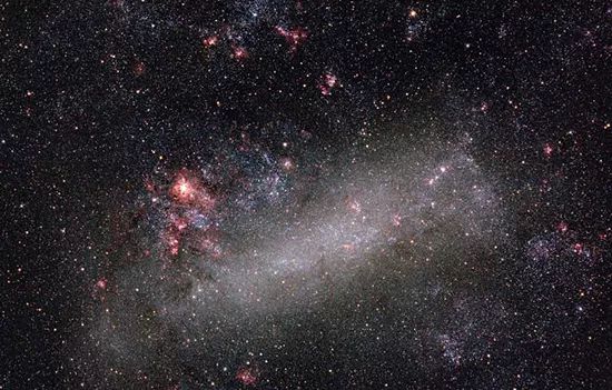 Спутниковые галактики на краю Млечного пути сосуществуют с темной материей