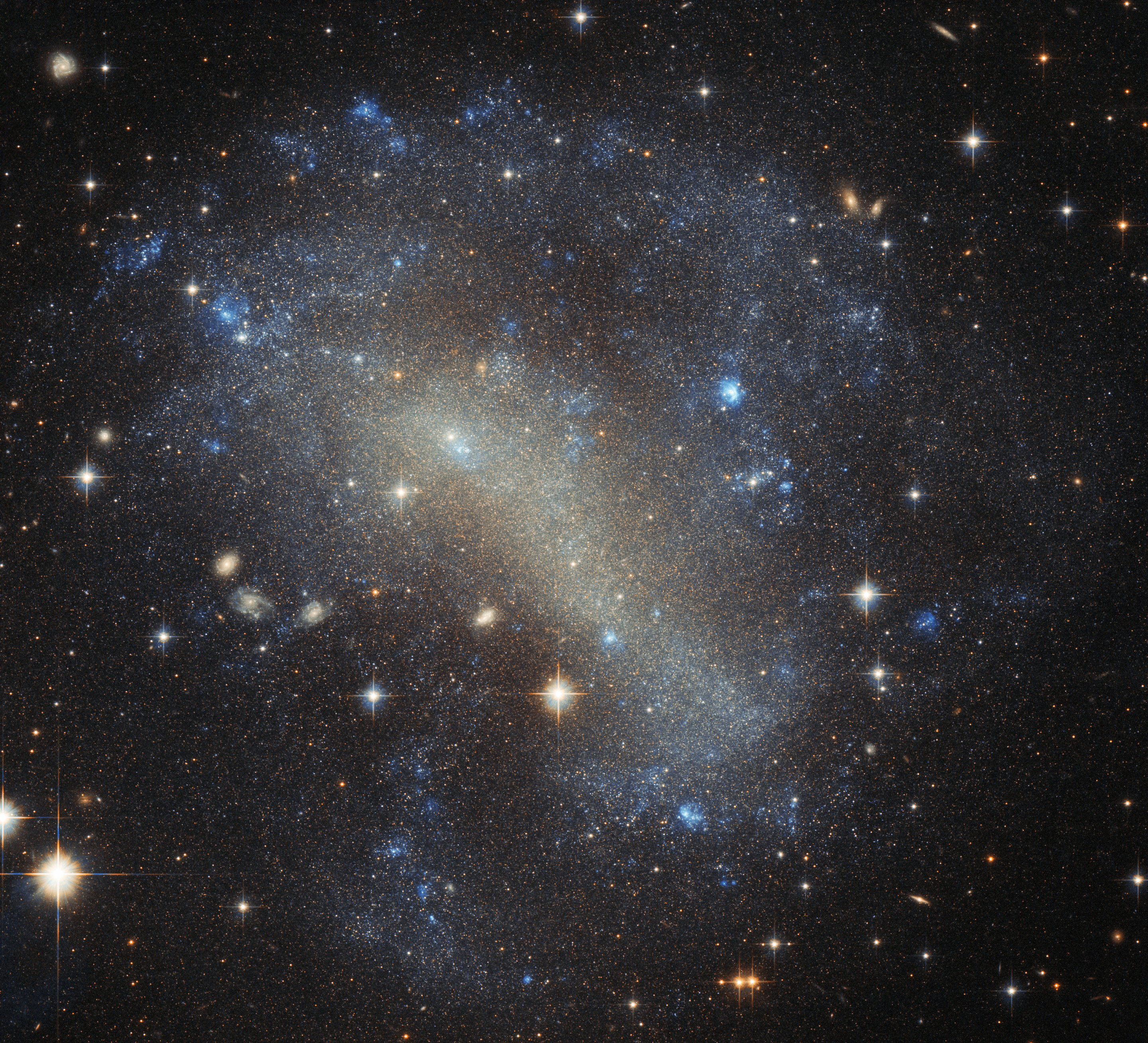 Снимок: «Хаббл» наблюдает хаотичную коллекцию звезд