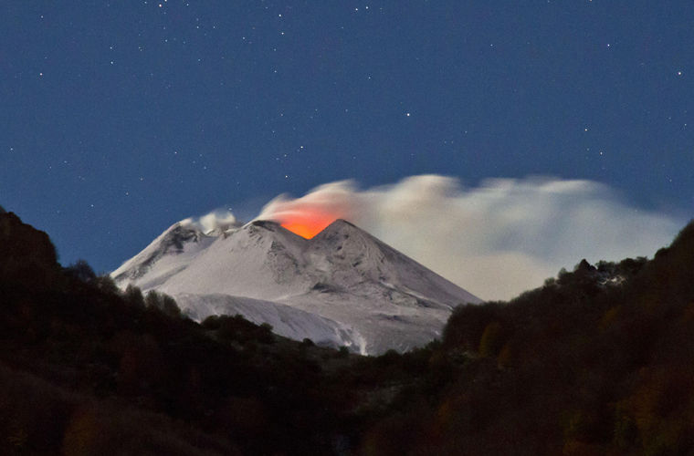 В будущем вулкан Этна сползет в море