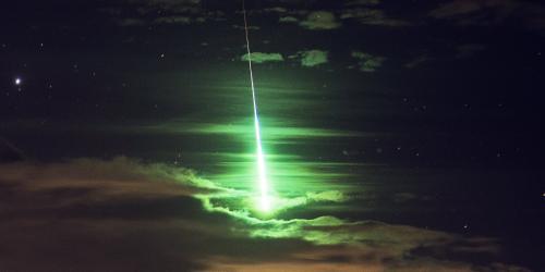 Ученые: Метеориты взрываются в атмосфере Земли из-за зоны высокого и низкого давления