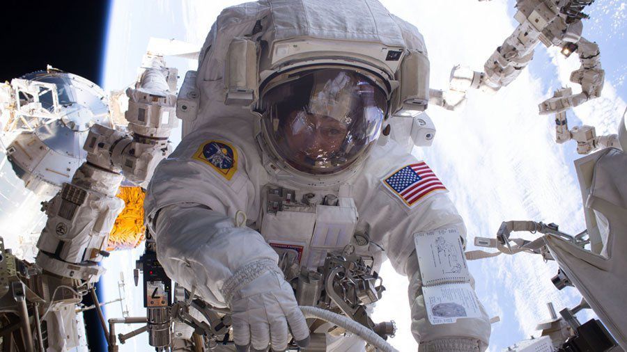 В НАСА «набирает обороты» проблема с нехваткой скафандров для астронавтов на МКС