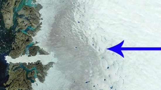 Ученые обнаружили на ледяном щите Гренландии темные участки