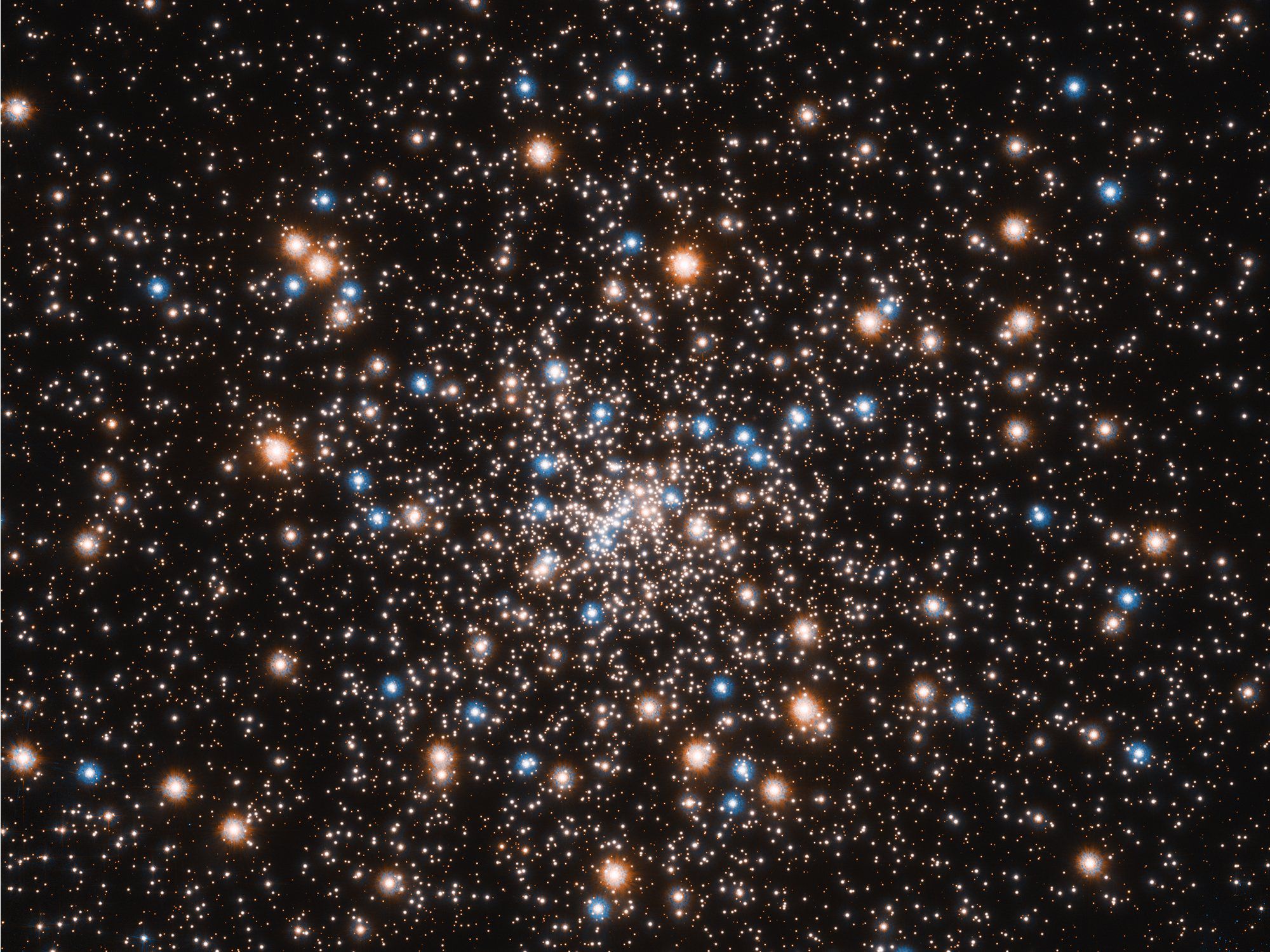 «Хаббл» впервые точно измеряет расстояние до древнего шарового скопления звезд