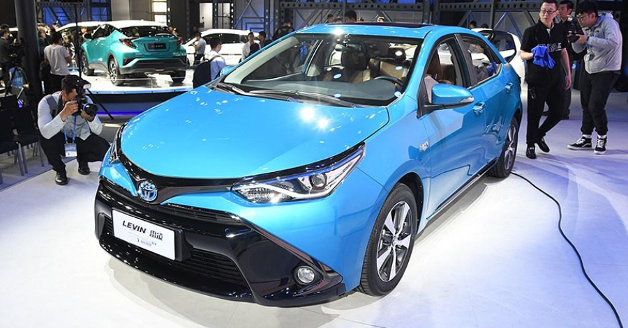 Седаны Toyota Corolla и Levin стали подзаряжаемыми гибридами 