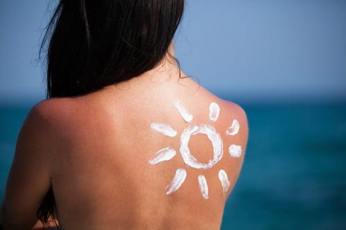 Алкоголь провоцирует рак кожи у людей с аллергией на солнечные лучи – Медики